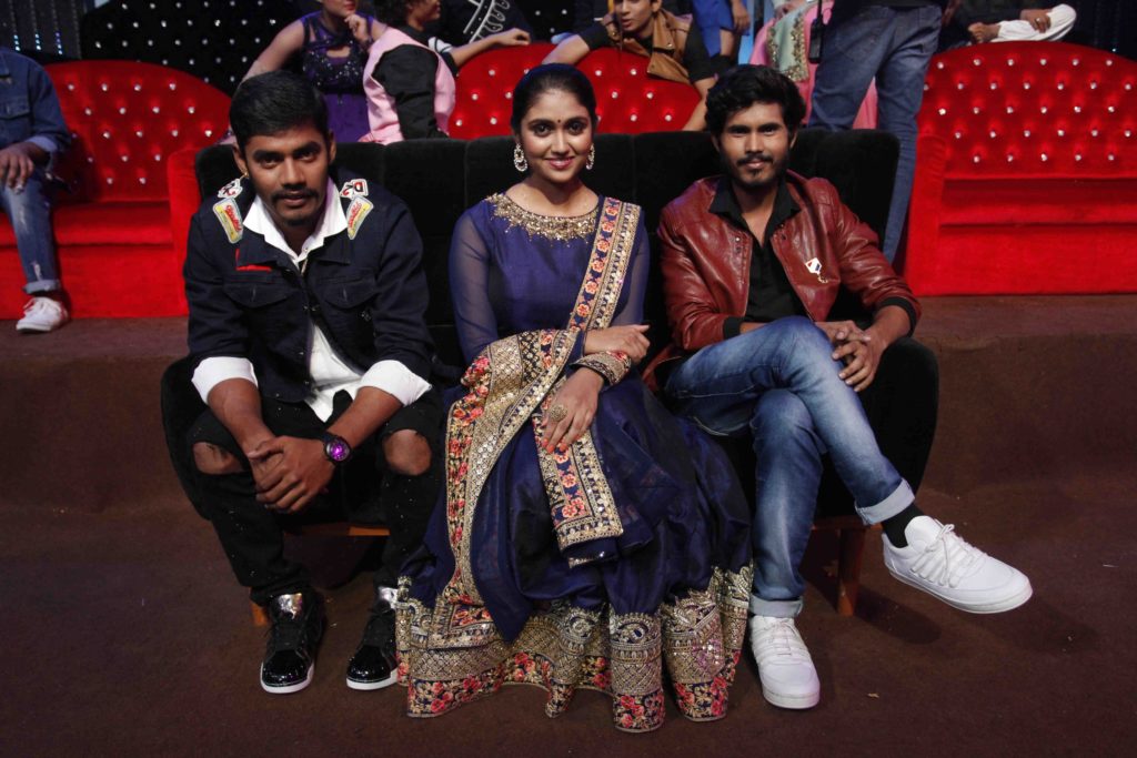 Bosco Martis along with Sairat star-cast on the sets of Dance India Dance 6 - 13