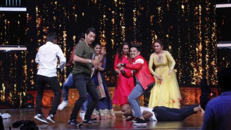 Bosco Martis along with Sairat star-cast on the sets of Dance India Dance 6
