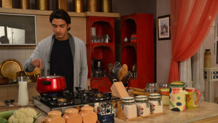 Rohit Suchanti turns chef on Rishta Likhenge Hum Naya set