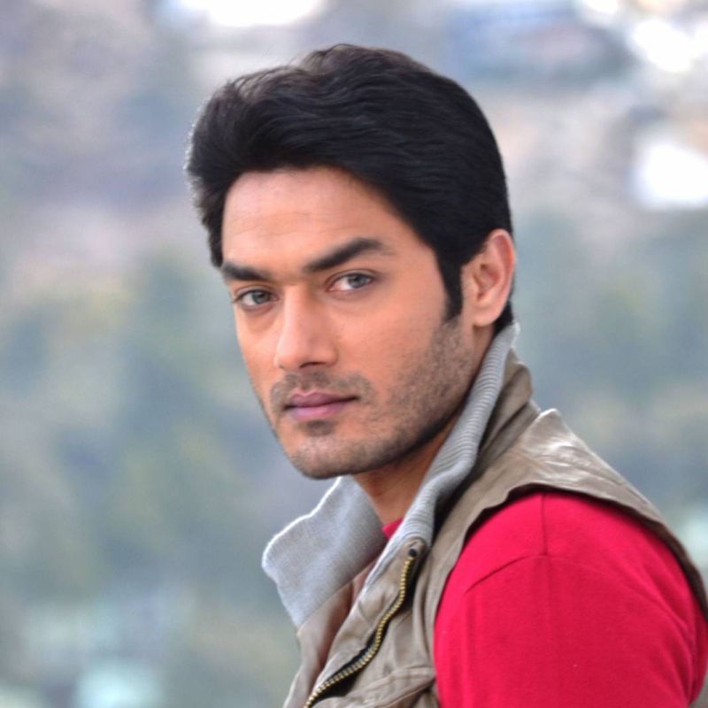 Top five killer Looks of Avinesh Rekhi in Choti Sarrdaarni - 1