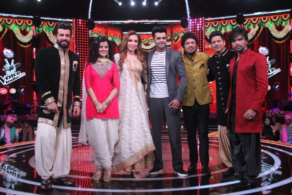 Iulia Vantur and Manish Paul on the sets of The Voice India Kids - 3