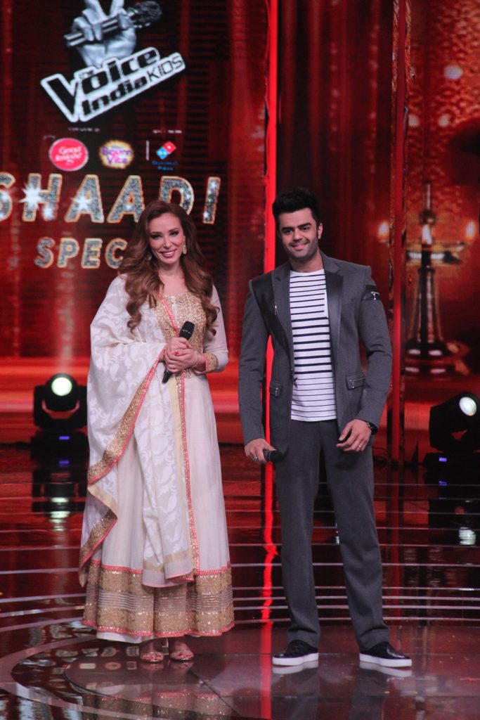 Iulia Vantur and Manish Paul on the sets of The Voice India Kids - 5