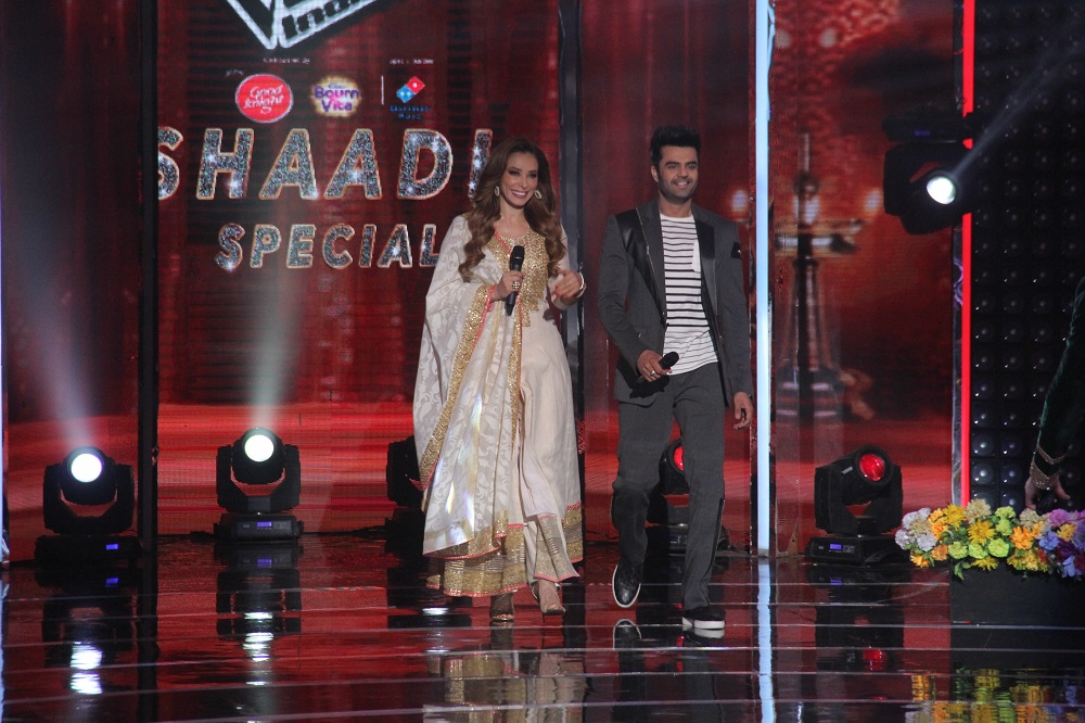 Iulia Vantur and Manish Paul on the sets of The Voice India Kids - 6