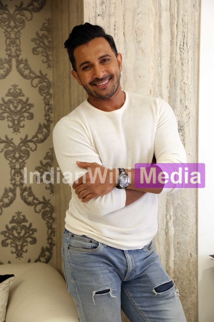 All smiles: Handsome and talented Terence Lewis - 0