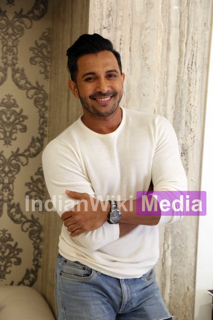 All smiles: Handsome and talented Terence Lewis - 1