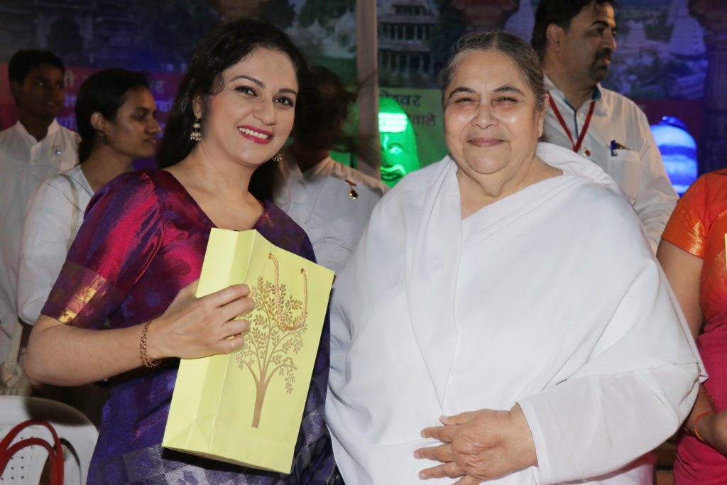 Gracy Singh celebrated Maha Shivratri on Juhu beach