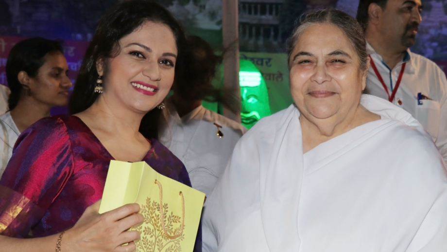 Gracy Singh celebrated Maha Shivratri on Juhu beach