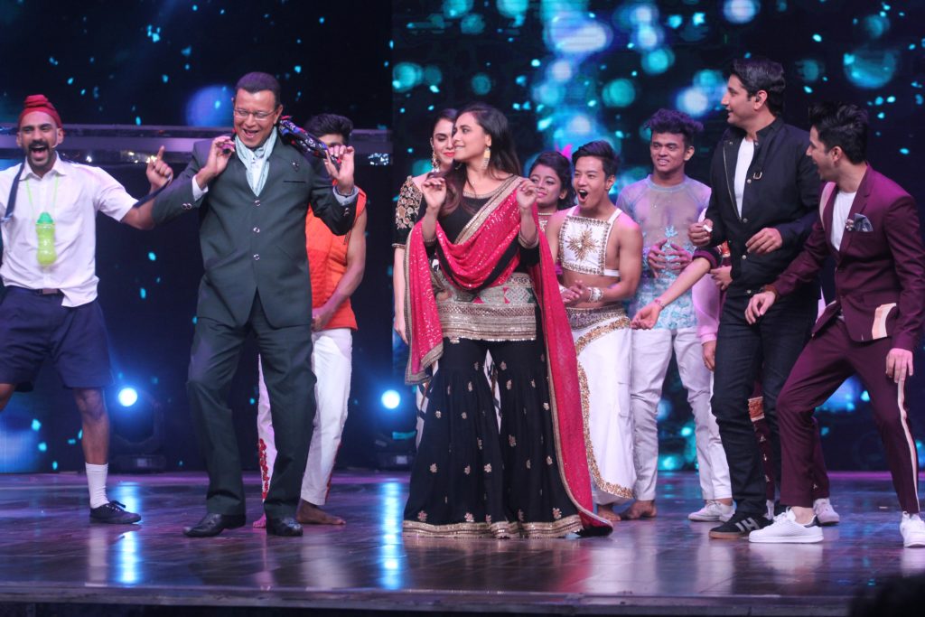 Rani Mukherjee promotes her movie on the sets of Dance India Dance 6 - 1