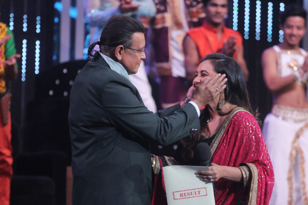 Rani Mukherjee promotes her movie on the sets of Dance India Dance 6 - 4