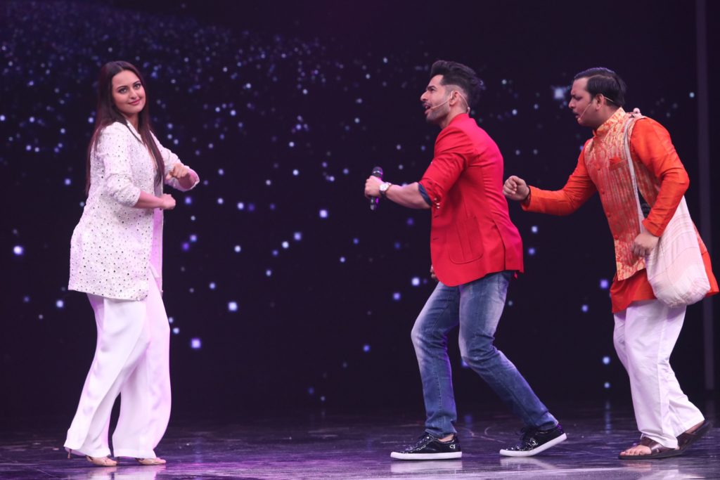 Dabangg girl Sonakshi Sinha had a gala time on Super Dancer Chapter 2 - 3