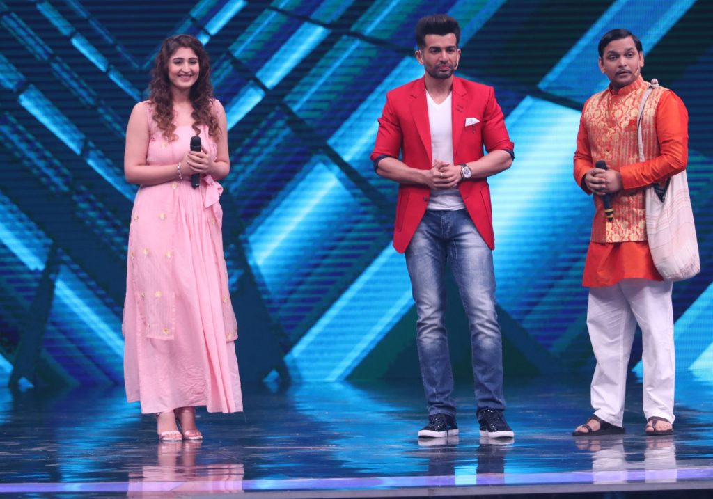 Dabangg girl Sonakshi Sinha had a gala time on Super Dancer Chapter 2 - 6