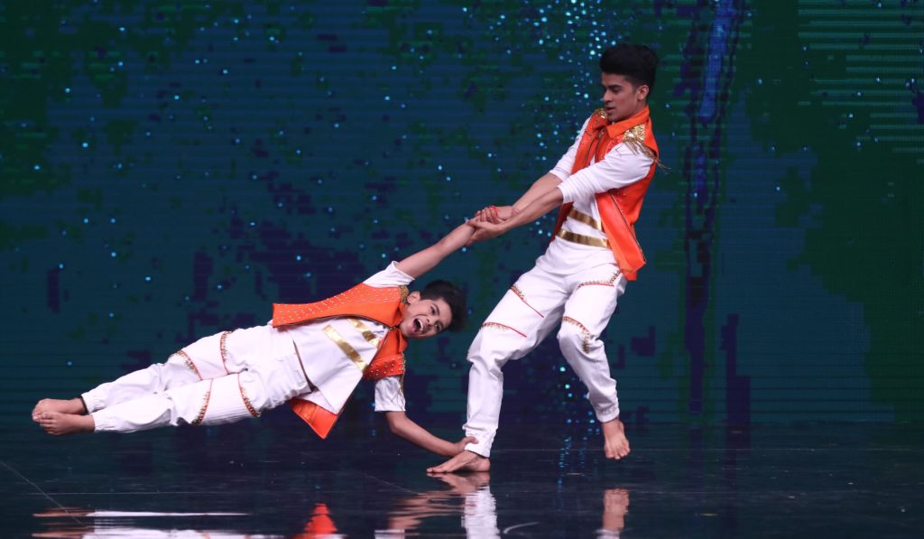 Super Dancer Chapter 2 brings in the Semi Finale episode with Baaghi 2 and Manish Paul - 3