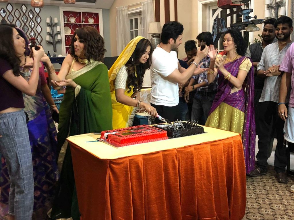 Meri Hanikarak Biwi hits a century - 3