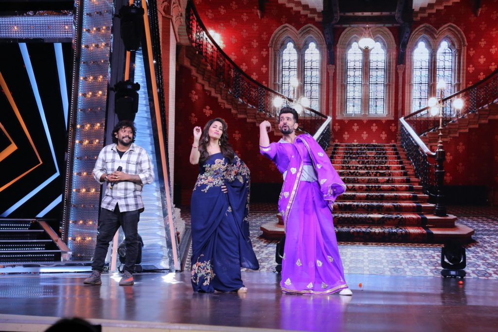 Madhuri Dixit and Renuka Shahne on DID Li’l Masters - 3