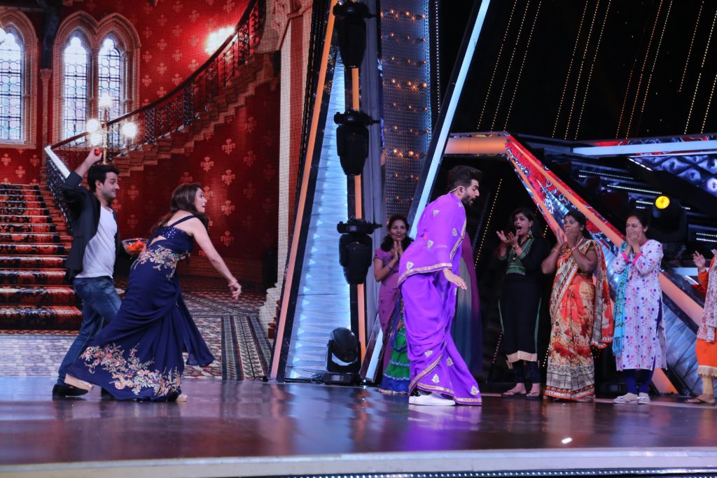 Madhuri Dixit and Renuka Shahne on DID Li’l Masters - 6