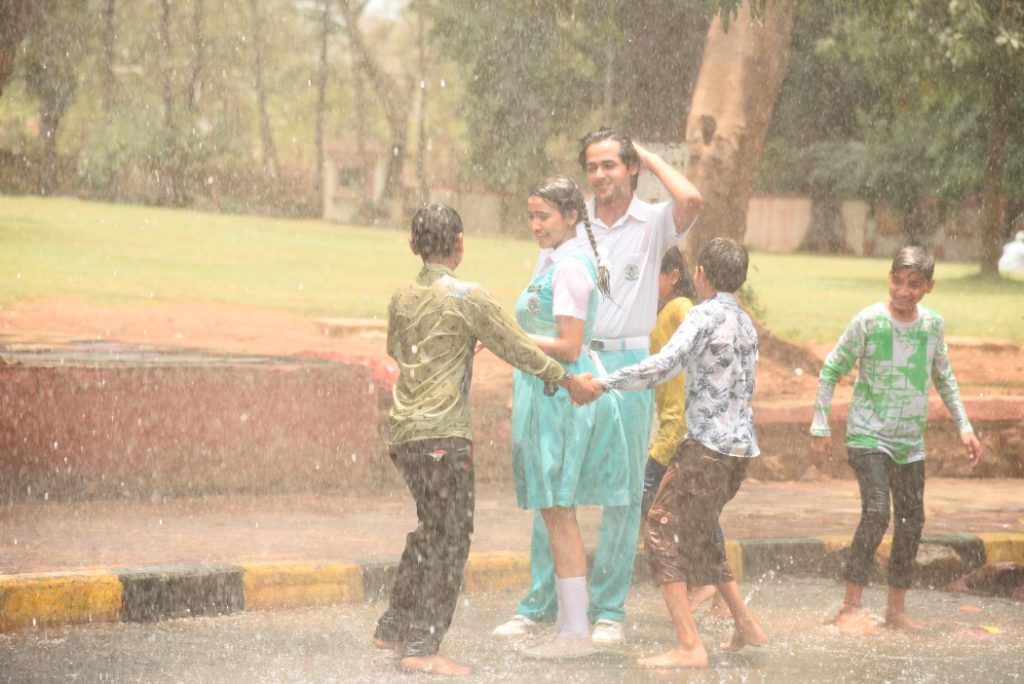 Sameer and Naina reminiscing their rain romance in Yeh Un Dinon Ki Baat Hai - 8