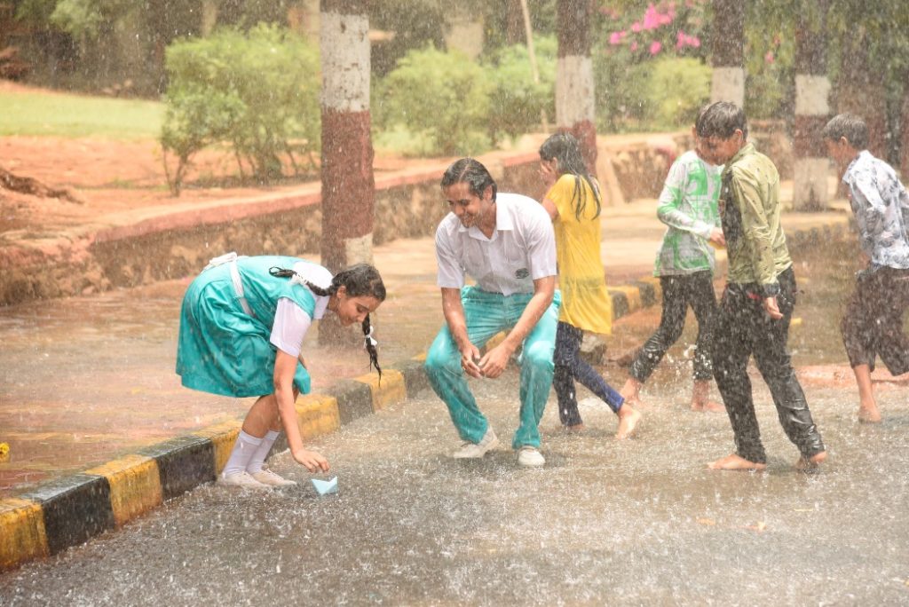 Sameer and Naina reminiscing their rain romance in Yeh Un Dinon Ki Baat Hai - 9