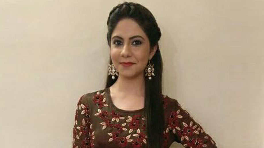 Ekroop Bedi turns ‘palmist’ on the sets of Kaleerein