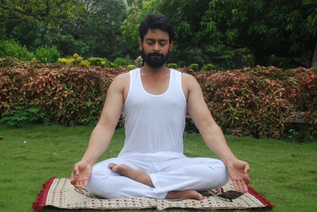 Abeer Soofi’s Yoga asanas from the sets of Mere Sai - 0