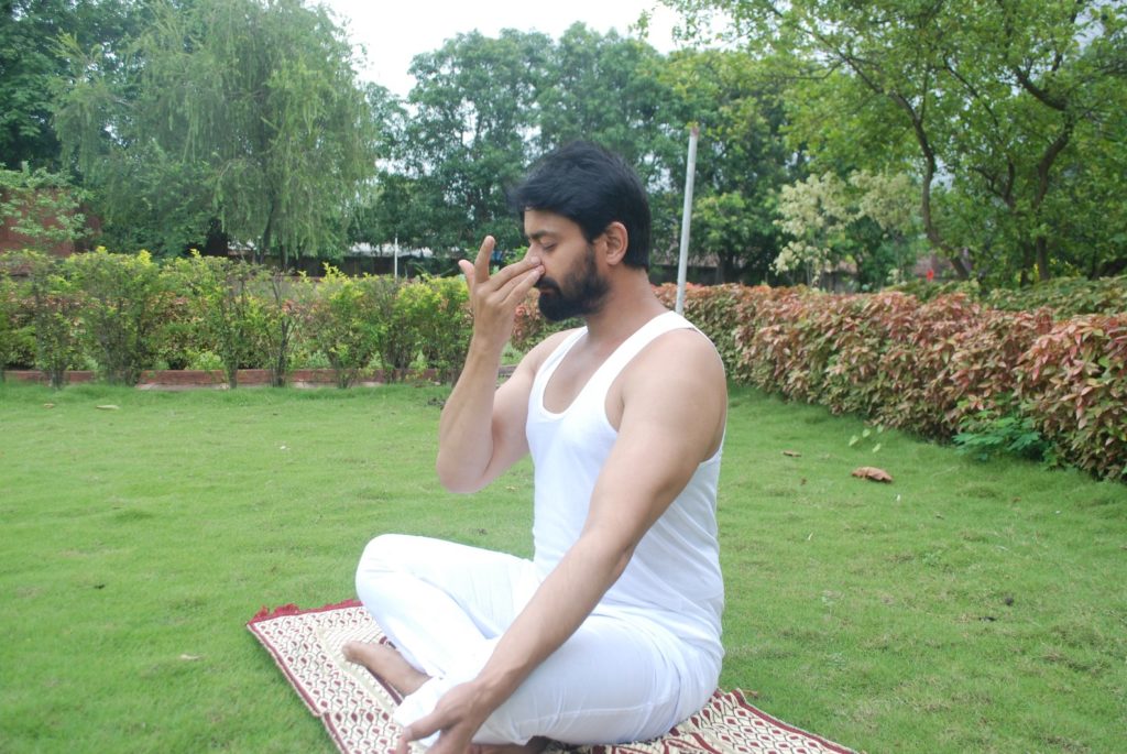 Abeer Soofi’s Yoga asanas from the sets of Mere Sai - 2