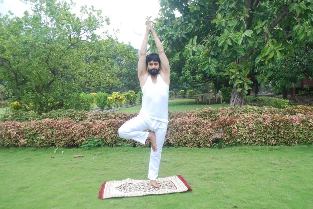 Abeer Soofi’s Yoga asanas from the sets of Mere Sai - 3