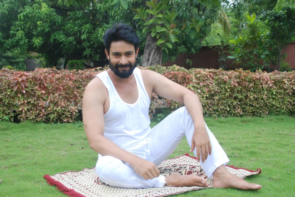 Abeer Soofi’s Yoga asanas from the sets of Mere Sai - 4