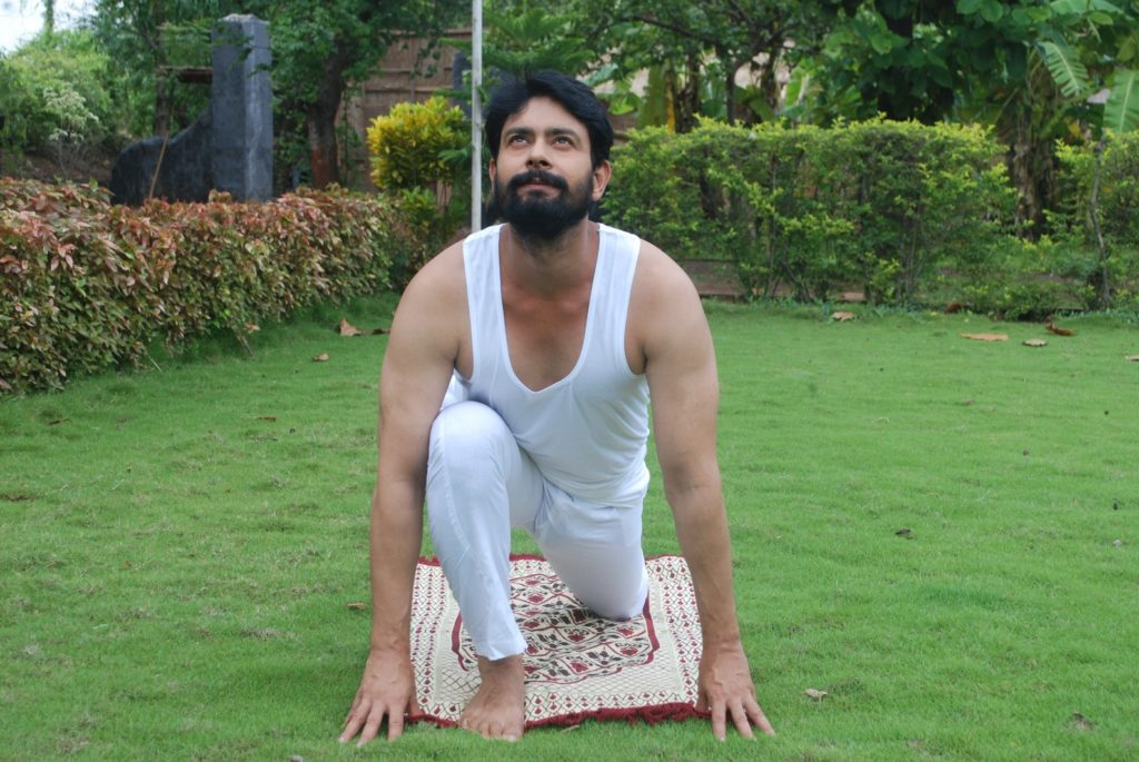 Abeer Soofi’s Yoga asanas from the sets of Mere Sai - 6