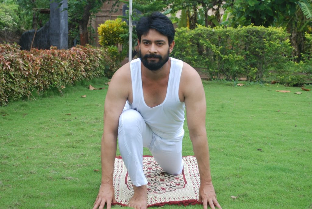 Abeer Soofi’s Yoga asanas from the sets of Mere Sai - 7