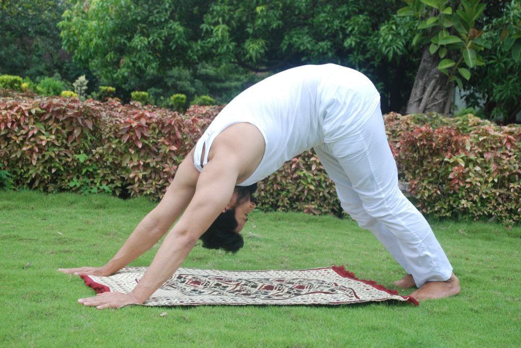 Abeer Soofi’s Yoga asanas from the sets of Mere Sai - 8