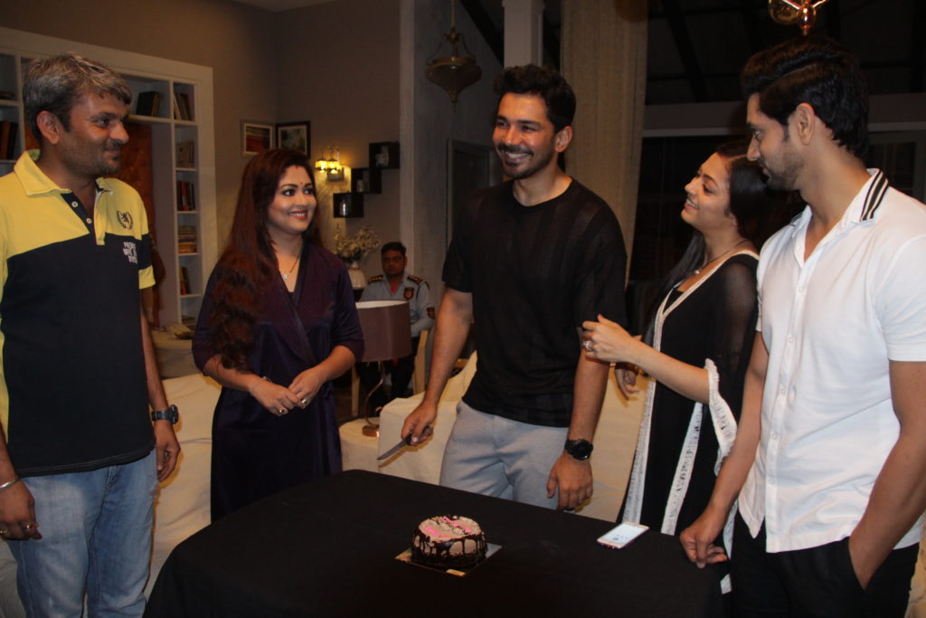 Silsila Badalte Rishton Ka cast welcomes Abhinav Shukla on the sets - 4