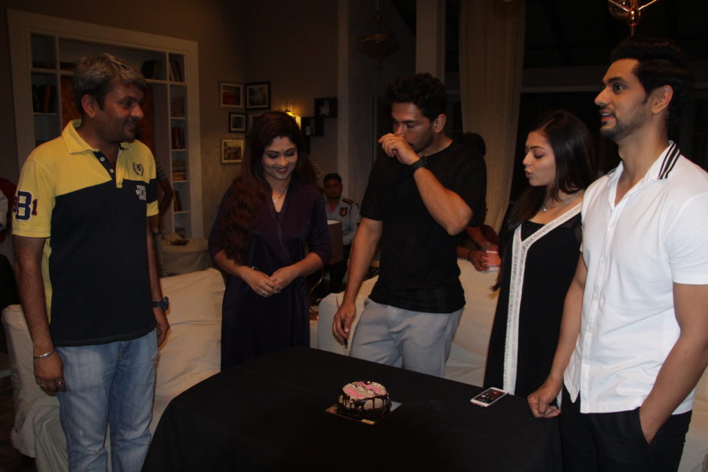 Silsila Badalte Rishton Ka cast welcomes Abhinav Shukla on the sets - 1