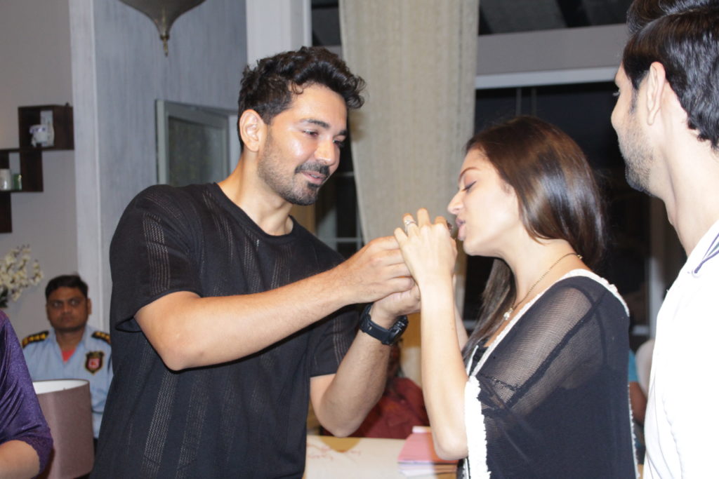 Silsila Badalte Rishton Ka cast welcomes Abhinav Shukla on the sets - 0