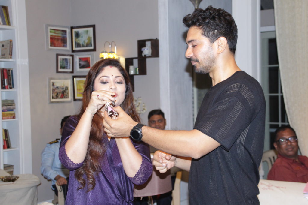 Silsila Badalte Rishton Ka cast welcomes Abhinav Shukla on the sets - 5