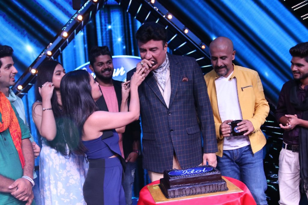 Indian Idol 10 starts with a bang! - 3