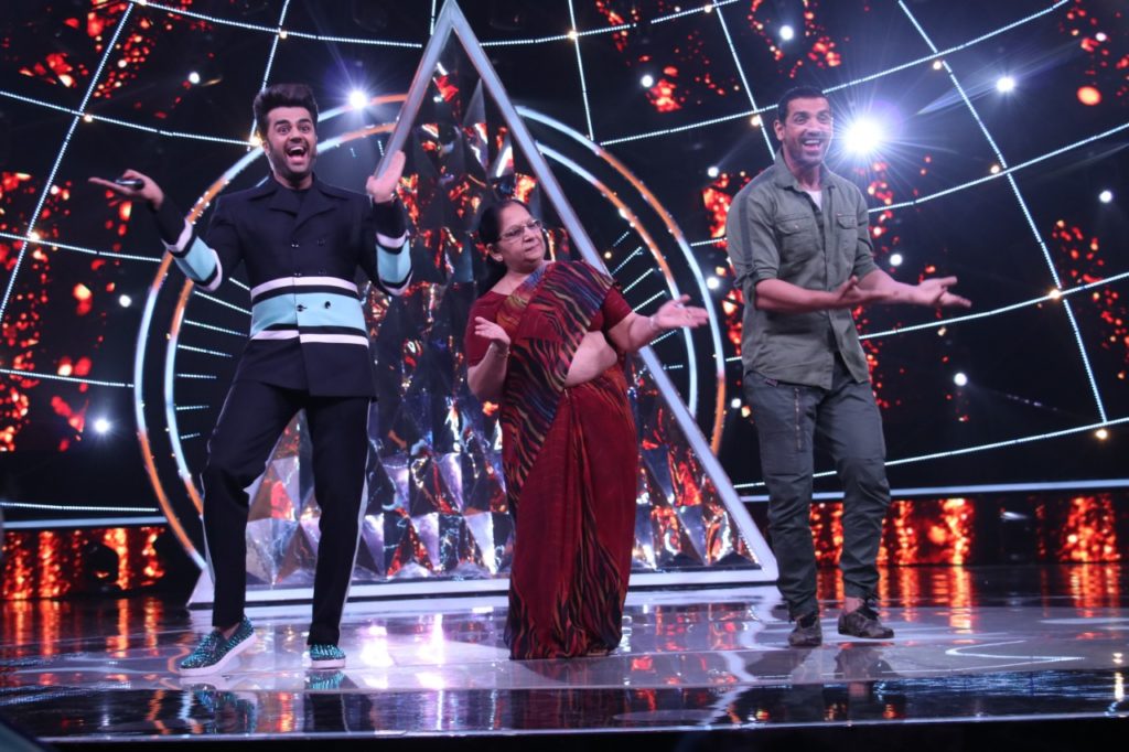 Sonakshi Sinha, Jassi Gill, John Abraham and Manoj Bajpai on Indian Idol 10 - 2