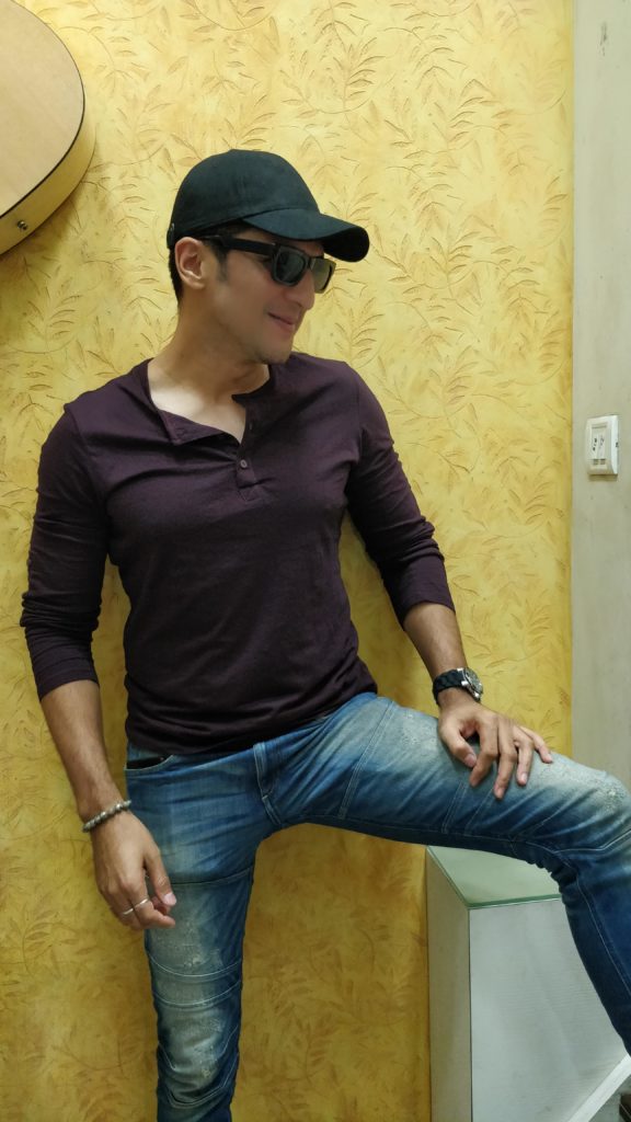 Manish Raisinghan poses after a fun LIVE chat with IWMBuzz - 2