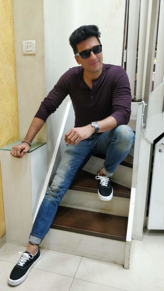 Manish Raisinghan poses after a fun LIVE chat with IWMBuzz - 5