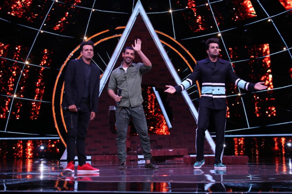 Sonakshi Sinha, Jassi Gill, John Abraham and Manoj Bajpai on Indian Idol 10 - 4