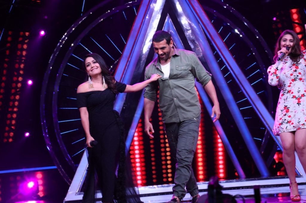 Sonakshi Sinha, Jassi Gill, John Abraham and Manoj Bajpai on Indian Idol 10 - 7