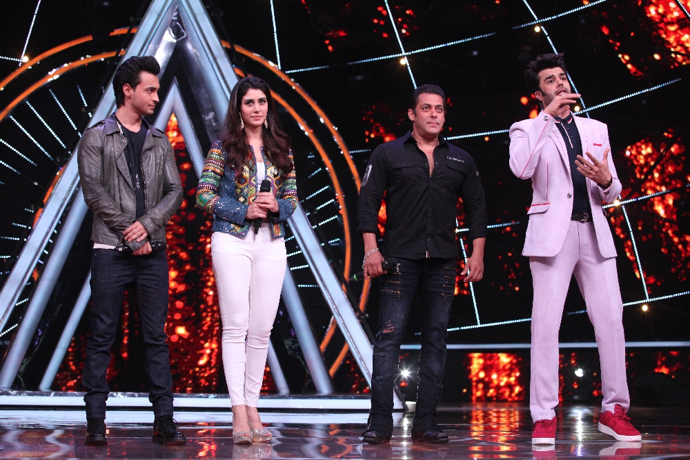 Loveyatri Special on Indian Idol 10 - 1