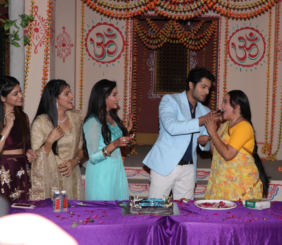 Double celebrations on the sets of Sony TV’s Main Maayke Chali Jaaungi Tum Dekhte Rahiyo - 2