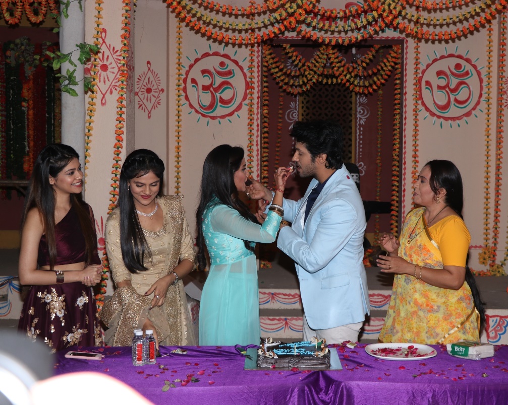 Double celebrations on the sets of Sony TV’s Main Maayke Chali Jaaungi Tum Dekhte Rahiyo - 3