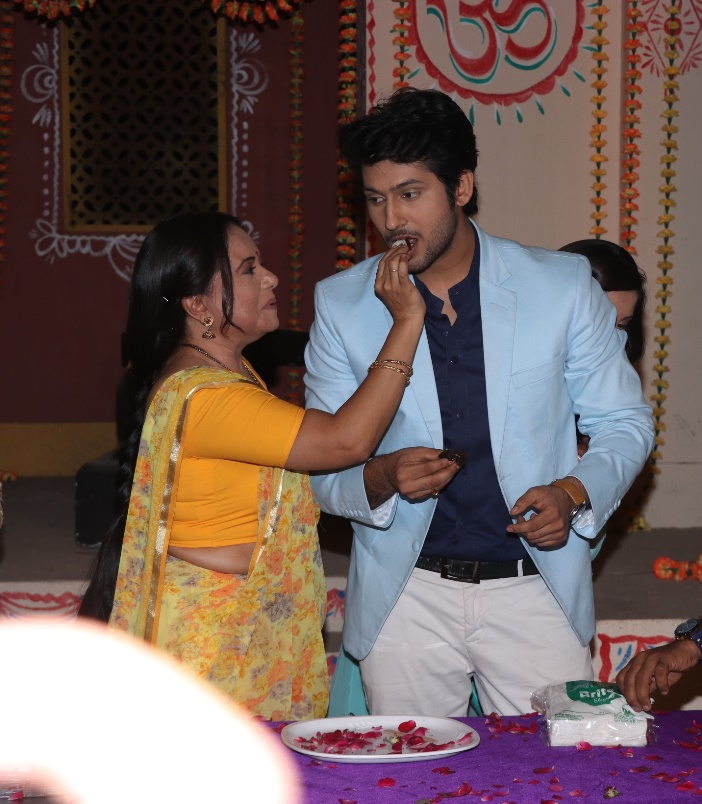 Double celebrations on the sets of Sony TV’s Main Maayke Chali Jaaungi Tum Dekhte Rahiyo - 5