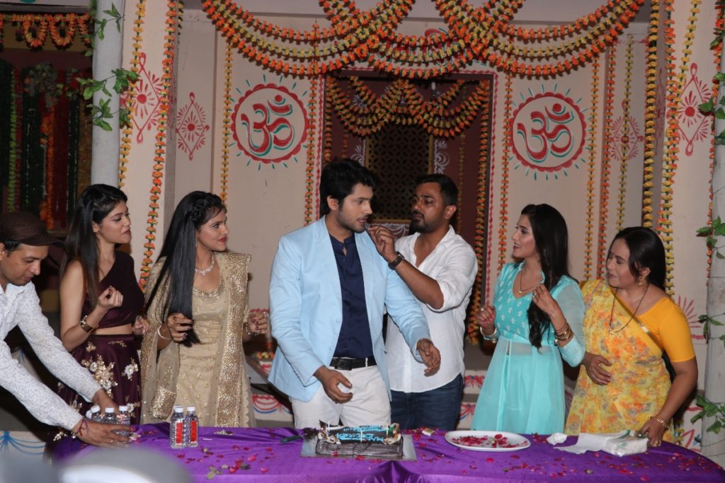 Double celebrations on the sets of Sony TV’s Main Maayke Chali Jaaungi Tum Dekhte Rahiyo - 6