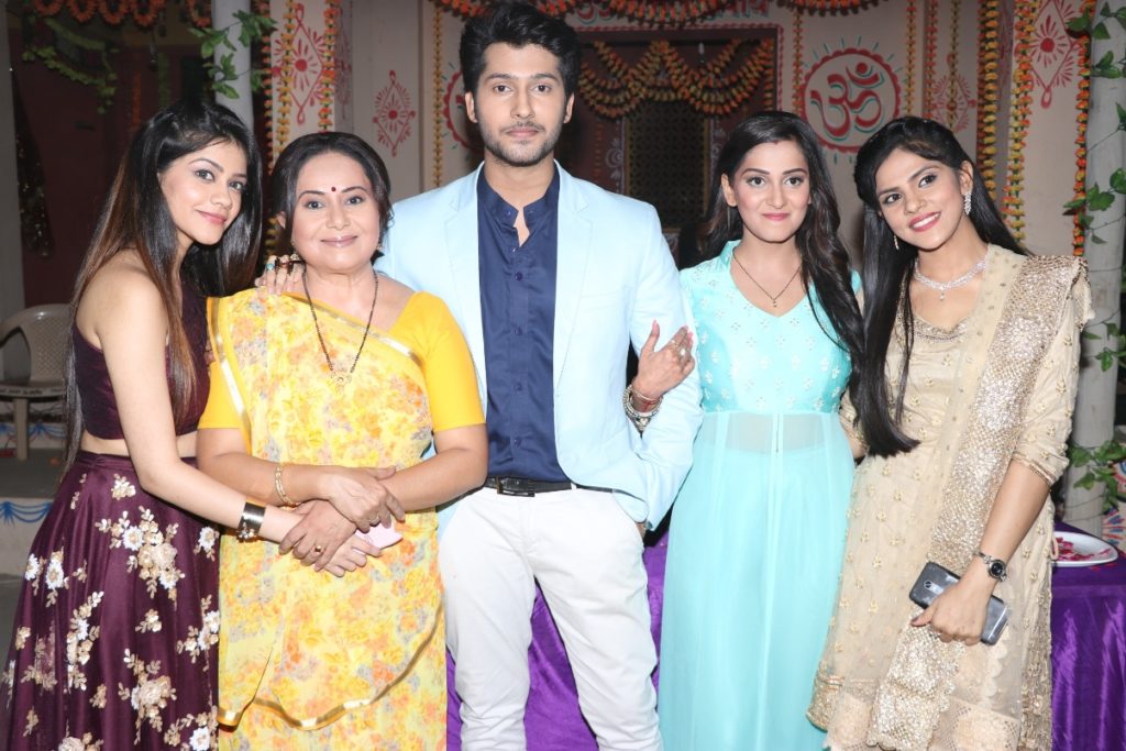 Double celebrations on the sets of Sony TV’s Main Maayke Chali Jaaungi Tum Dekhte Rahiyo - 7