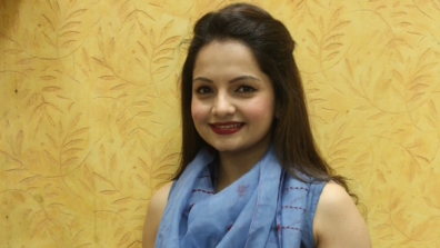 Gia Manek enjoys Live session with IWMBuzz