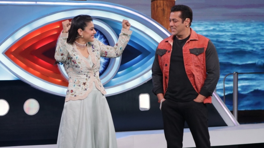 Kajol with Salman Khan in Bigg Boss 12 2