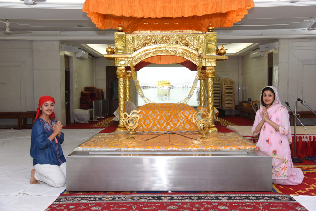 Patiala Babes’ Paridhi Sharma and Ashnoor Kaur seek blessings at a Gurudwara - 8