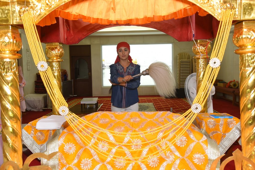 Patiala Babes’ Paridhi Sharma and Ashnoor Kaur seek blessings at a Gurudwara - 1