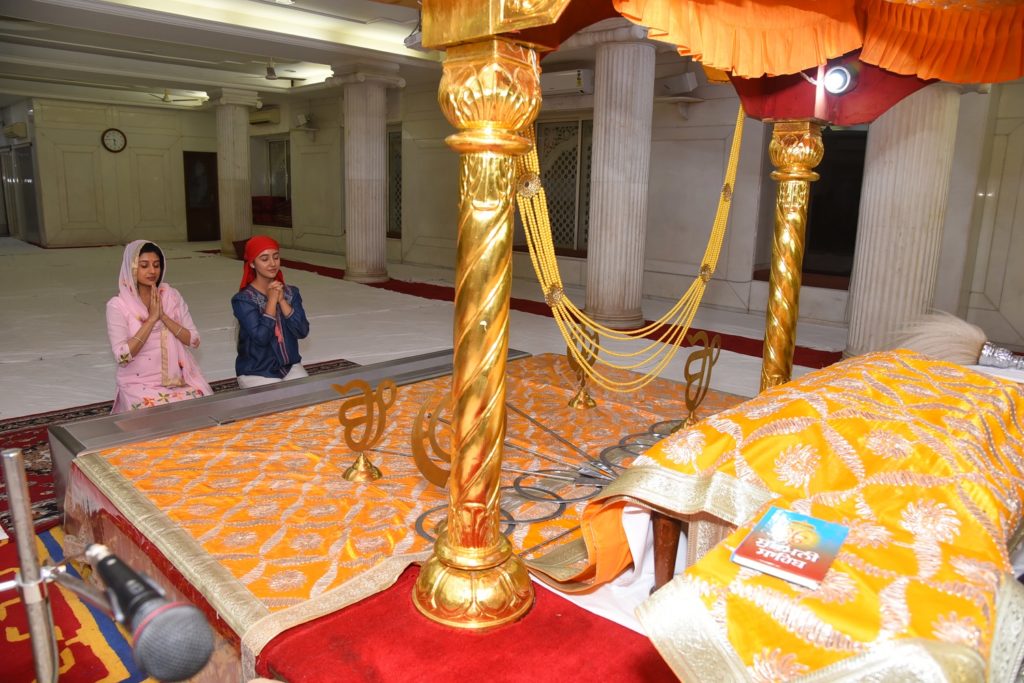 Patiala Babes’ Paridhi Sharma and Ashnoor Kaur seek blessings at a Gurudwara - 2